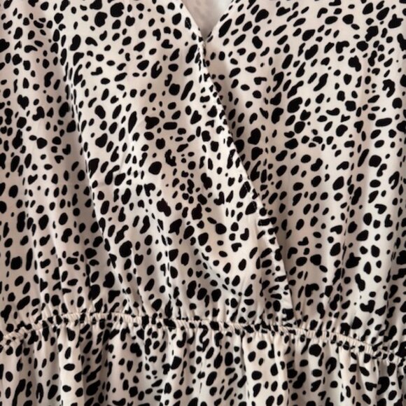 TOP / BLUSA ESTAMPADO DALMATIAN (Lightweight blouse with a chic “dalmatian dot”) - Picture 2 of 7